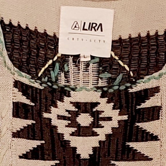 LIRA Sleeveless Knit Top Women's Size L Multi-color Aztec Design - Picture 2 of 7